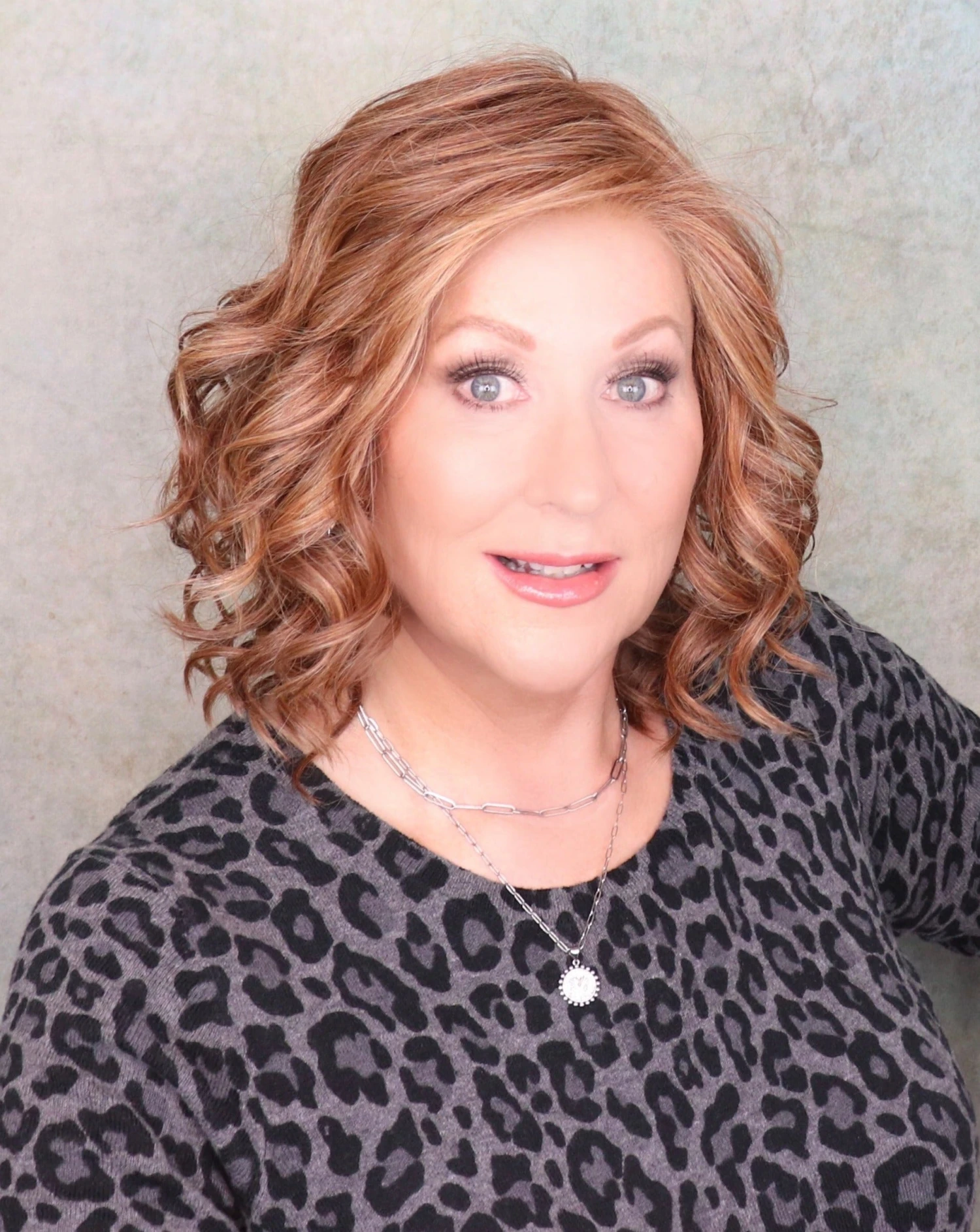 Editor's Pick Wig By Raquel Welch | Average Cap 7 Editor's Pick Wig By Raquel Welch | Average Cap - Image 5