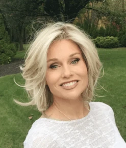 Upstage Wig By Raquel Welch | Petite Cap -Wig Promotion Shop IMG 7805 04a76ba5 9d8e 47d3 b313 6d072517cdbe