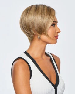 Heard It All Wig By Raquel Welch 31 Heard It All Wig By Raquel Welch -Wig Promotion Shop RW HeardItAll Model Side4