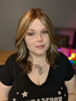 Crave The Wave Topper By Raquel Welch -Wig Promotion Shop RWCravetheWaveSSIcedCafeLatteFront